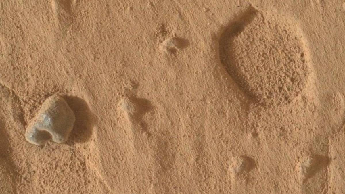 Yıllar sonra bir ilk: Mars'ta gizemli delikler buldu