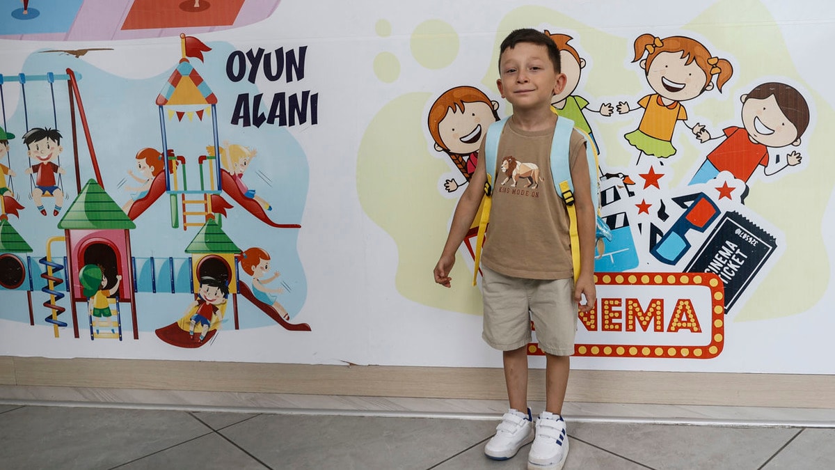 Mucize &ccedil;ocuk Antalya'da okula başladı: Kadavra sayesinde doğmuştu...