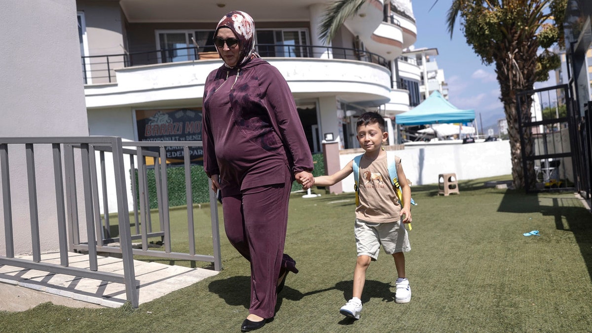 Mucize &ccedil;ocuk Antalya'da okula başladı: Kadavra sayesinde doğmuştu...