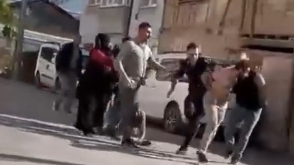 Müteahhit ile inşaat işçileri arasındaki kavgada ortalık savaş alanına döndü