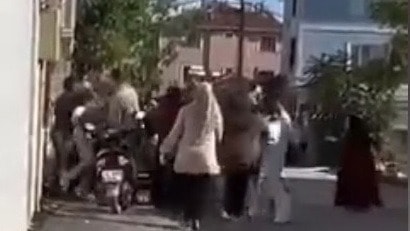 Müteahhit ile inşaat işçileri arasındaki kavgada ortalık savaş alanına döndü