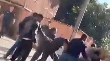 Müteahhit ile inşaat işçileri arasındaki kavgada ortalık savaş alanına döndü