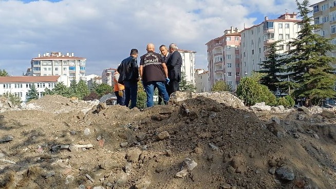 Okul binasının yıkımı sırasında kafatası ve kemik par&ccedil;aları bulundu