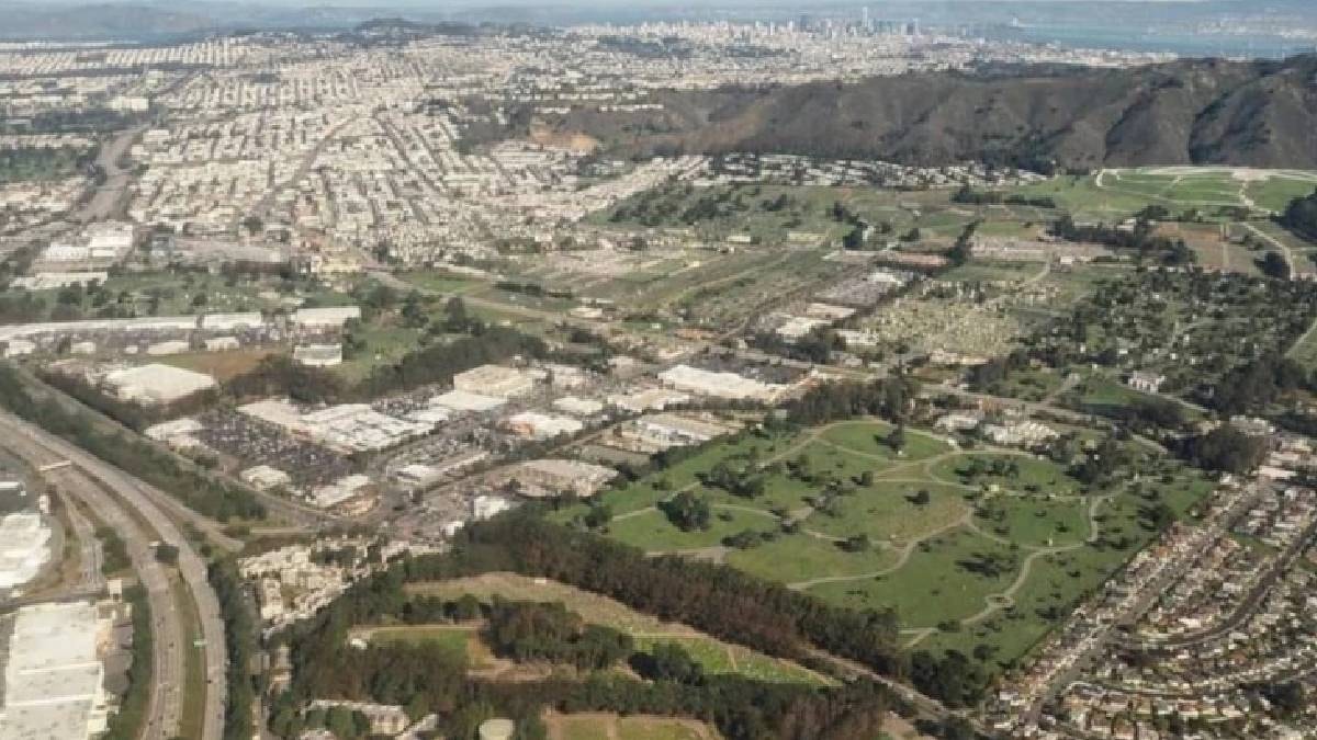 Yaşayanından çok yatanı olan 'Ölüler şehri':  1300 kişinin yaşadığı şehirde 1,5 milyon mezar bulunuyor