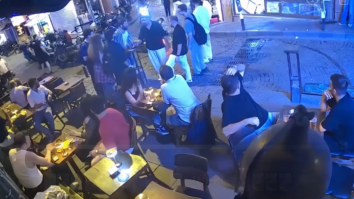 Ortaköy'de silah sesleri! Çevredekiler panikle kaçtı, polis şüphelinin üzerine atladı