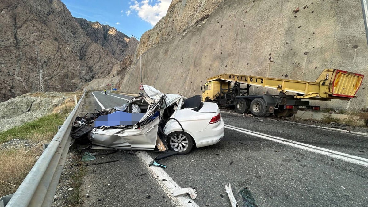 Otomobil ile kamyon çarpıştı, 1 kişi hayatını kaybetti