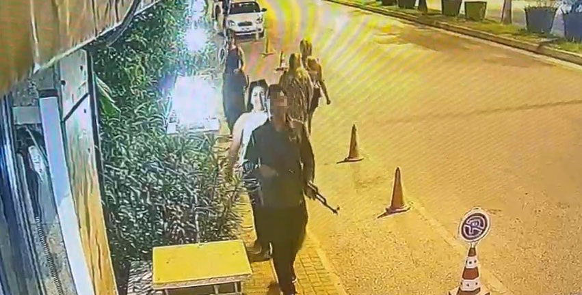 Oyuncak tüfekle sokakta korku saçtı! Gözaltına alındı