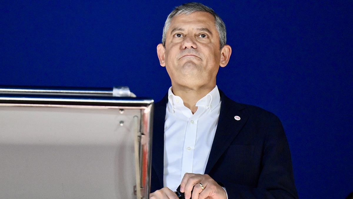Özgür Özel son kararını verdi: YENİ Parti'nin ismi değişiyor mu?
