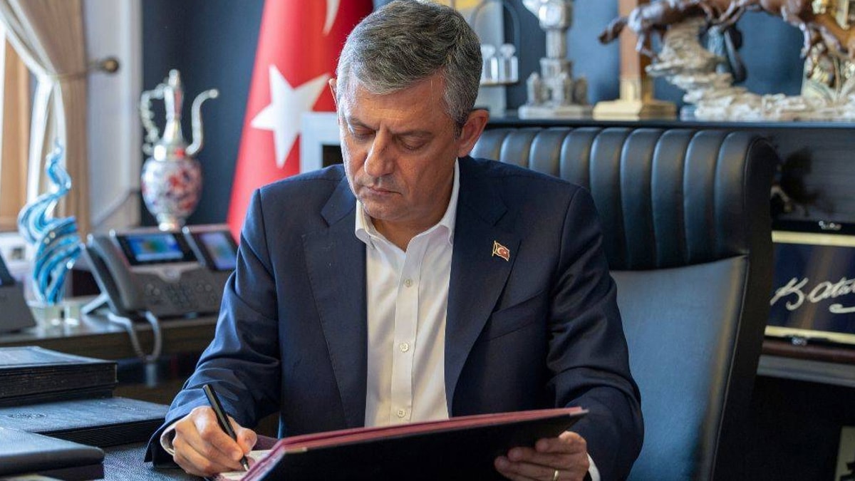 Özgür Özel'in masasındaki 4 yeni isim ortaya çıktı