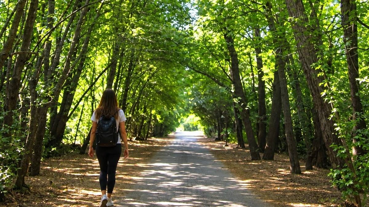 Parkta gezerken yerdeki parıltıyı fark etti: Bir anda zengin oldu