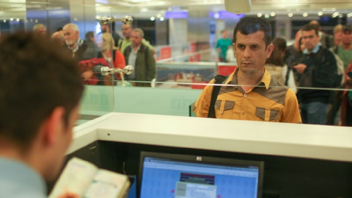 Yeni seyahat kararı verildi: 3 yıl ülkeden çıkamayacaklar