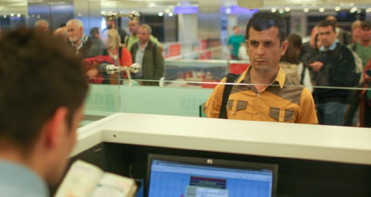 Yeni seyahat kararı verildi: 3 yıl ülkeden çıkamayacaklar