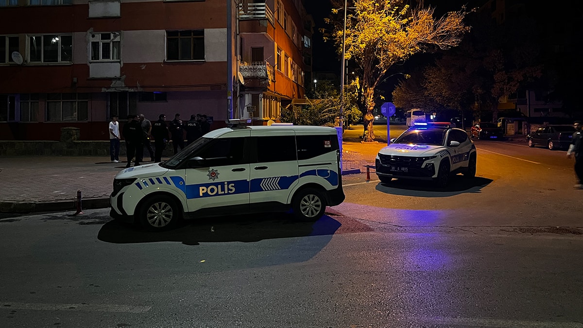 Kayseri'de bıçaklı kavga! 17 yaşındaki genç yaralandı