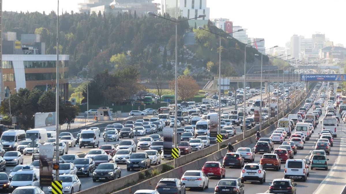 İstanbul'da trafik durma noktasına geldi