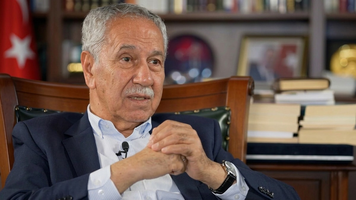 Arınç’tan Mısır turunda adrese teslim iki fıkra