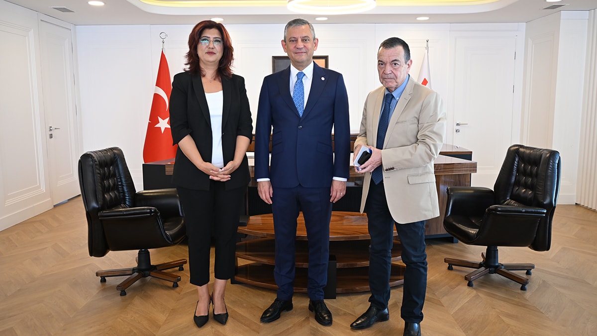 Titanik gibiyiz daha ‘yüksek çal’ diyorlar