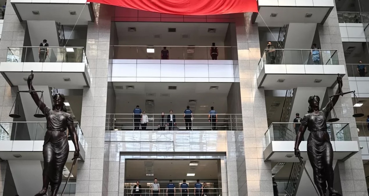 Hukukun üstünlüğünde gerilemeye devam ettik