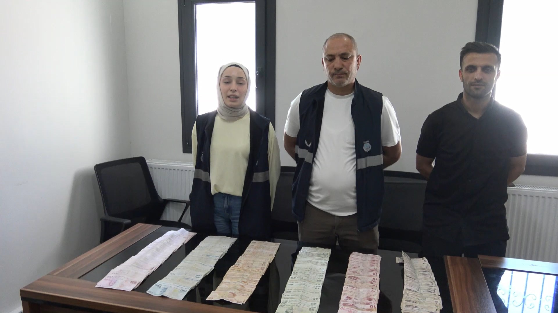 Dilenciden resmen servet çıktı!