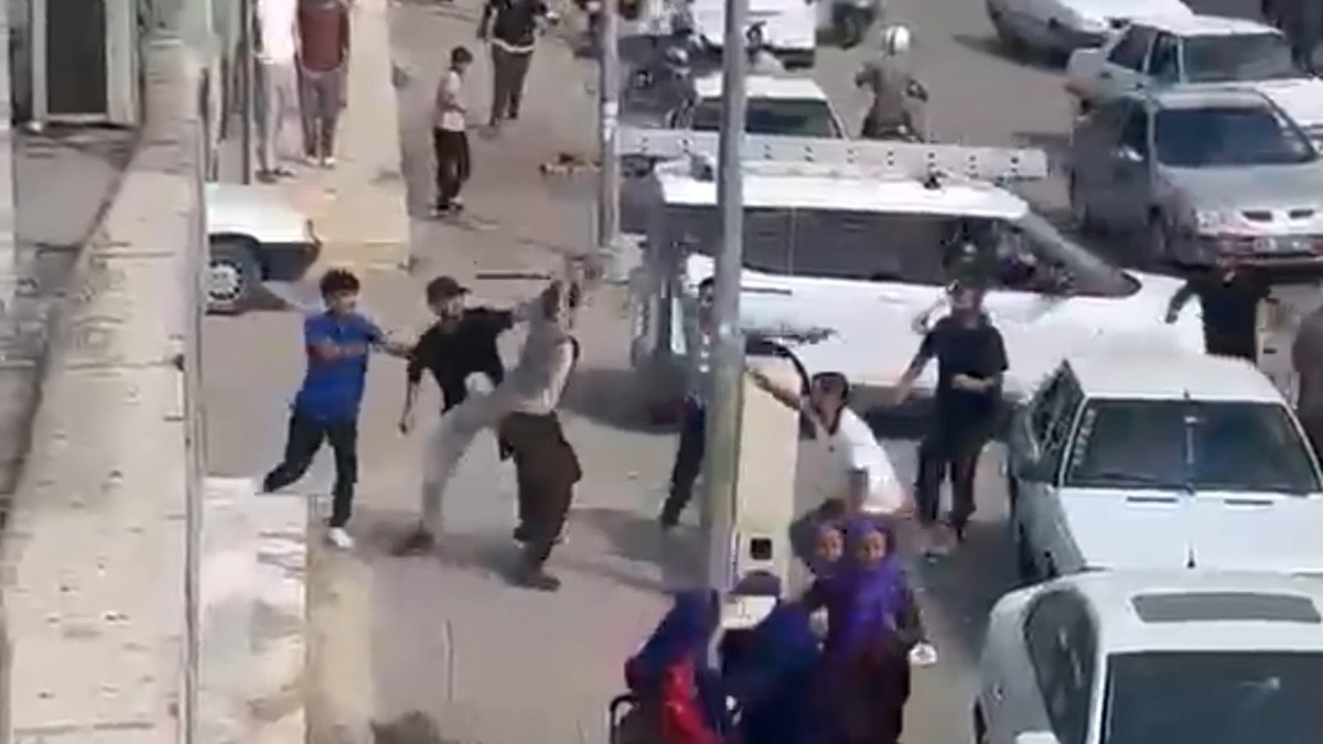 Şanlıurfa'da iki grup arasında taşlı sopalı kavga: 9 yaralı