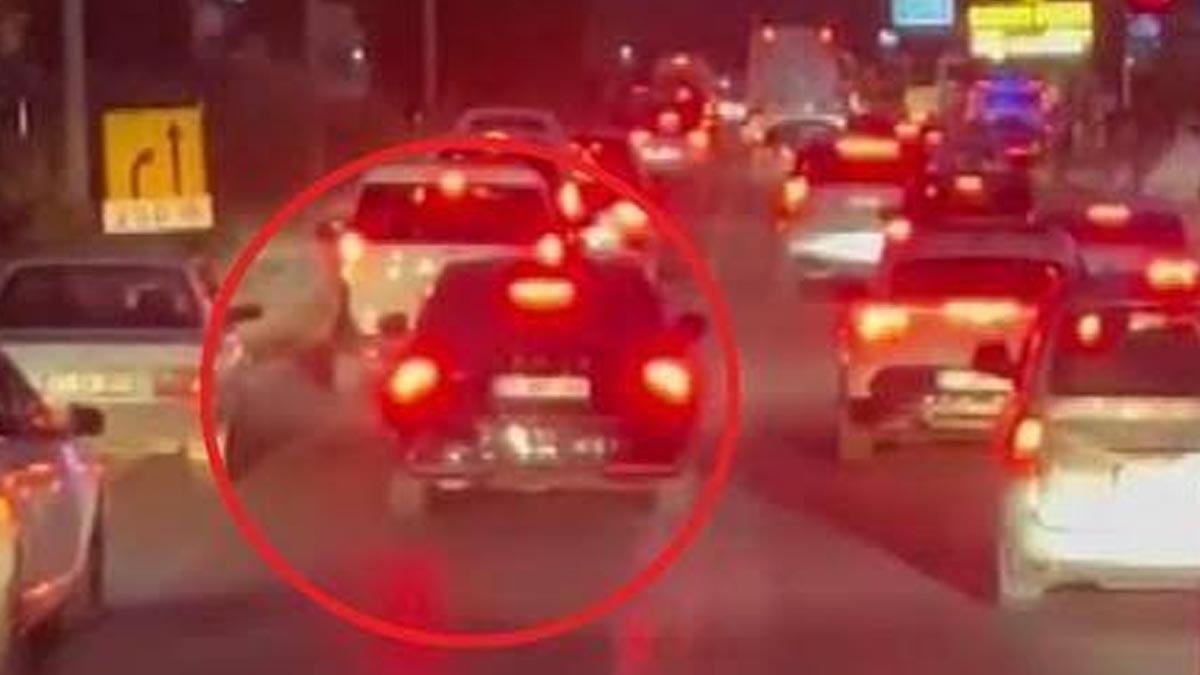 Çakarlı aracı ihbara giden itfaiyenin önüne geçti