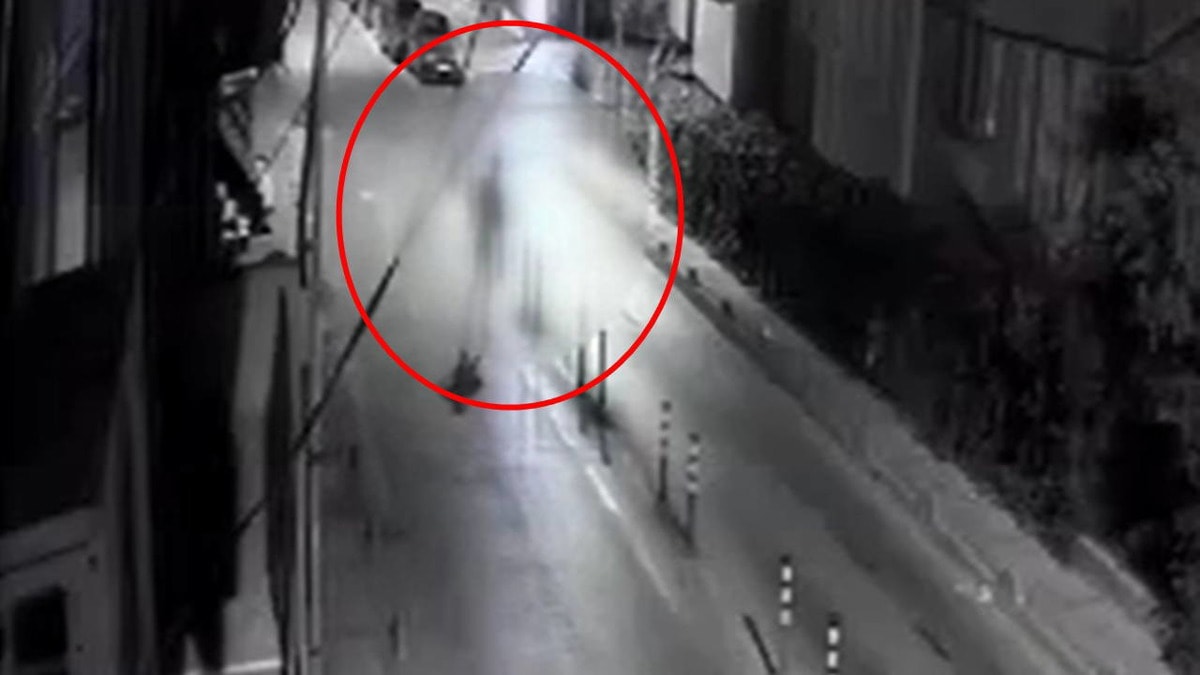 İstanbul'da çırılçıplak soyunup sokakta dolaşan kişi gözaltında