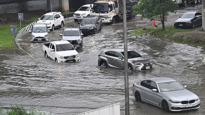 Tayland'da muson yağmurları sel felaketine dönüştü