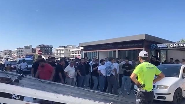Sultanbeyli’de korsan taksi tartışması bıçaklı kavgaya dönüştü: 2 taksi şoförü yaralandı