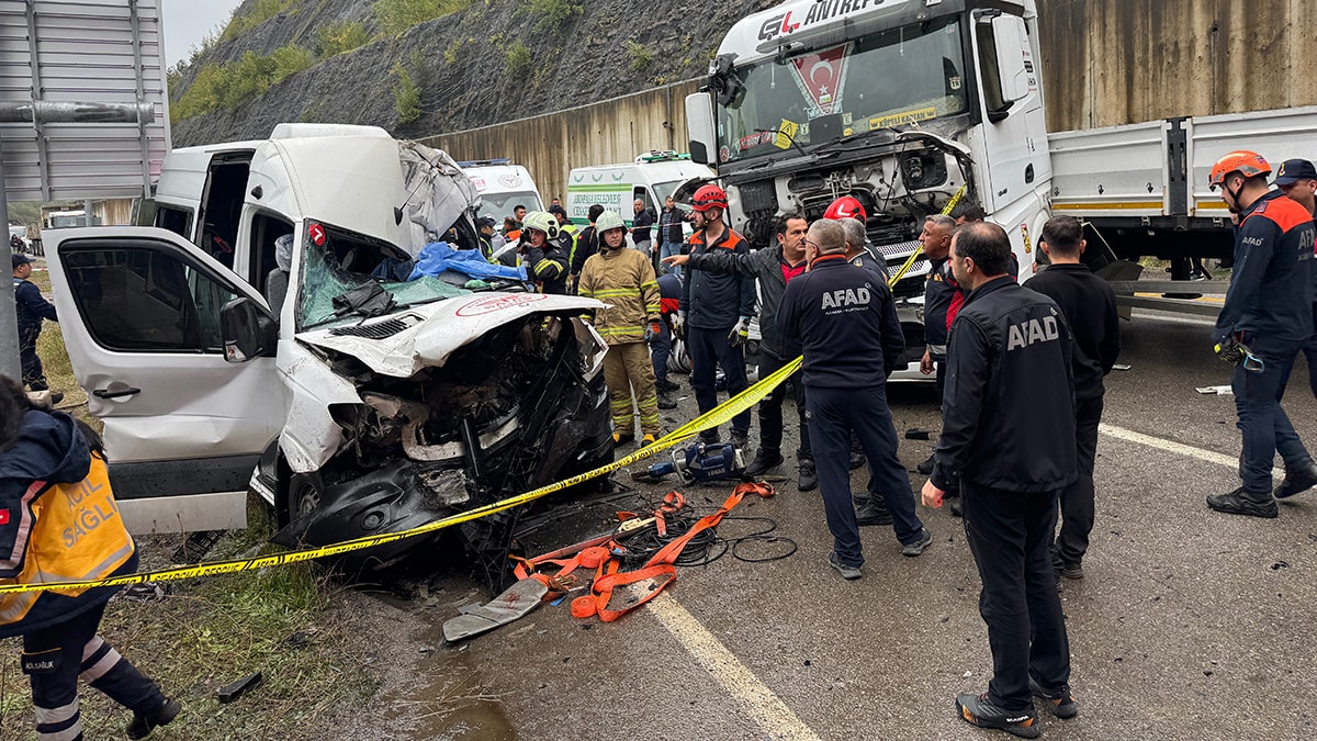 Kazada ortalık savaş alanına döndü: 1 ölü, 11 yaralı
