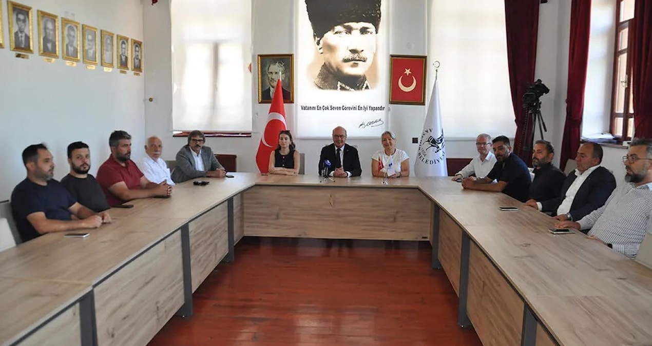Akşehir Belediyesi’nde dikkat çeken istifa: Başkan ve 14 meclis üyesi CHP’den ayrıldı