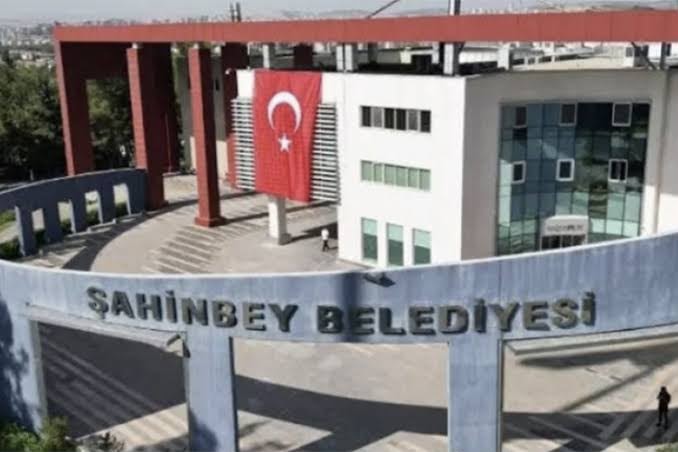 Öğrenci yardımına da reklam parası: AKP’li belediyeden 50 bin TL’lik ihale
