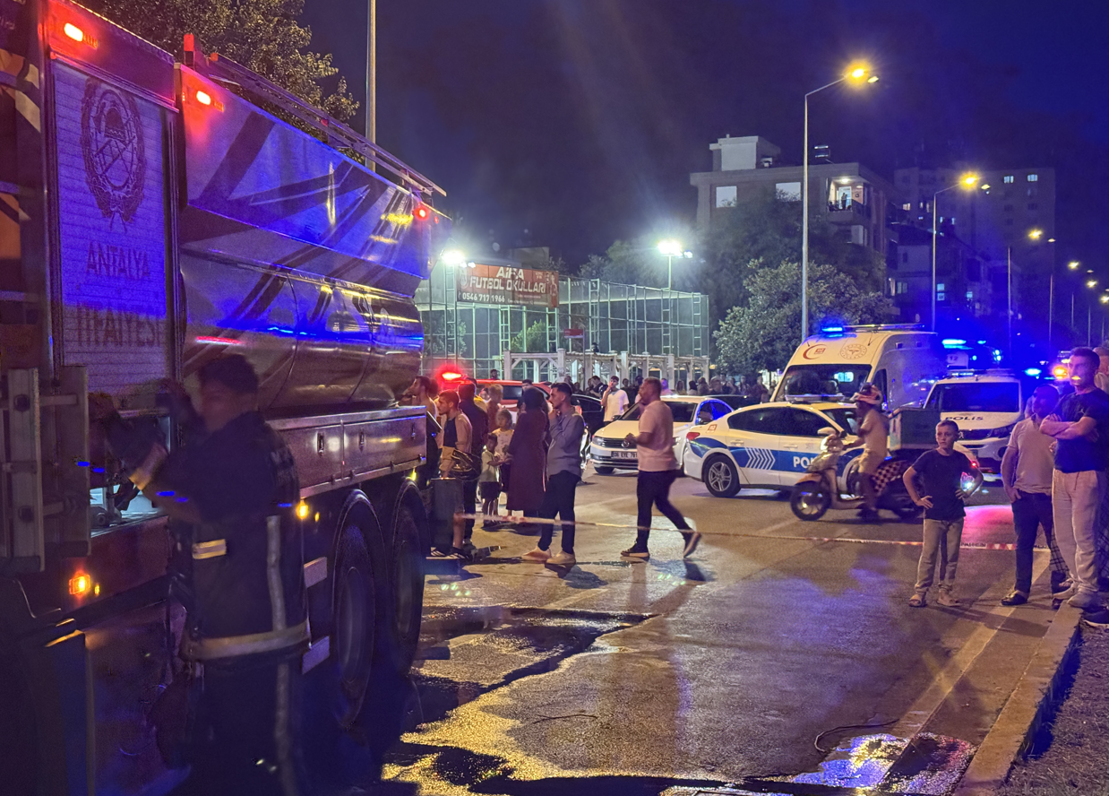 Antalya'da oto galeri dükkanında başlayıp apartmana sıçradı