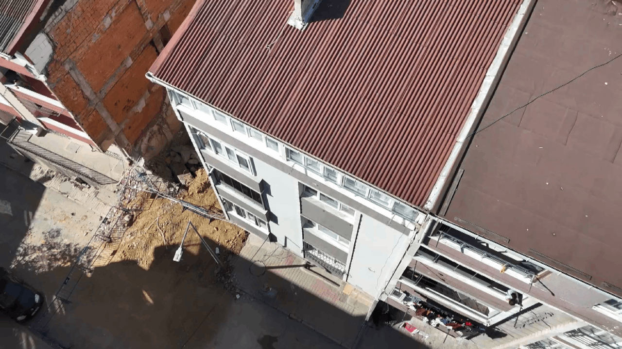İstanbul'da korku dolu anlar! Kayma meydana gelen 4 katlı bina tahliye edildi