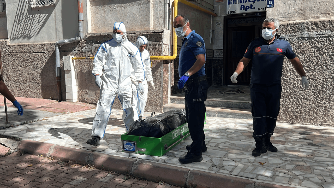 Kayseri'de yalnız yaşayan adam evinde ölü bulundu: 6 gün sonra kötü kokular üzerine fark edildi!