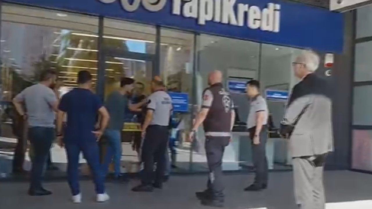 Esenyurt’ta bıçakla kavga kamerada