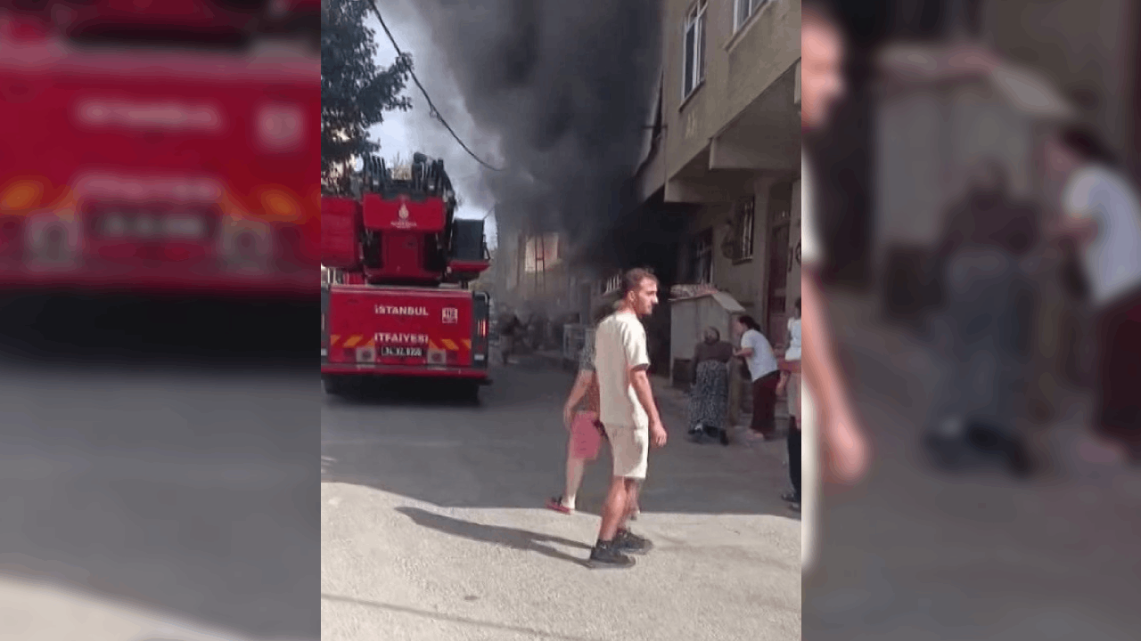 Kartal'da 2 katlı binada yangın paniği: İkinci katta mahsur kalan 2 kişi kurtarıldı!