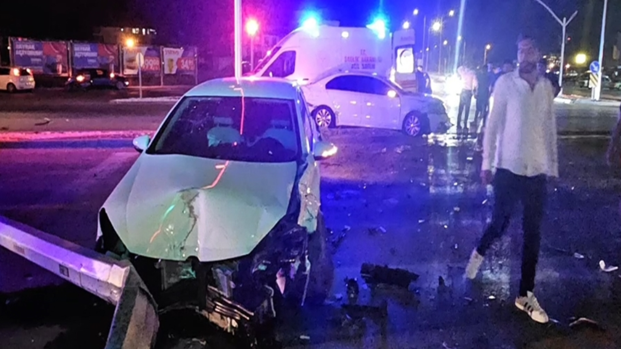'Işık ihlali' kazası kamerada; 3 yaralı