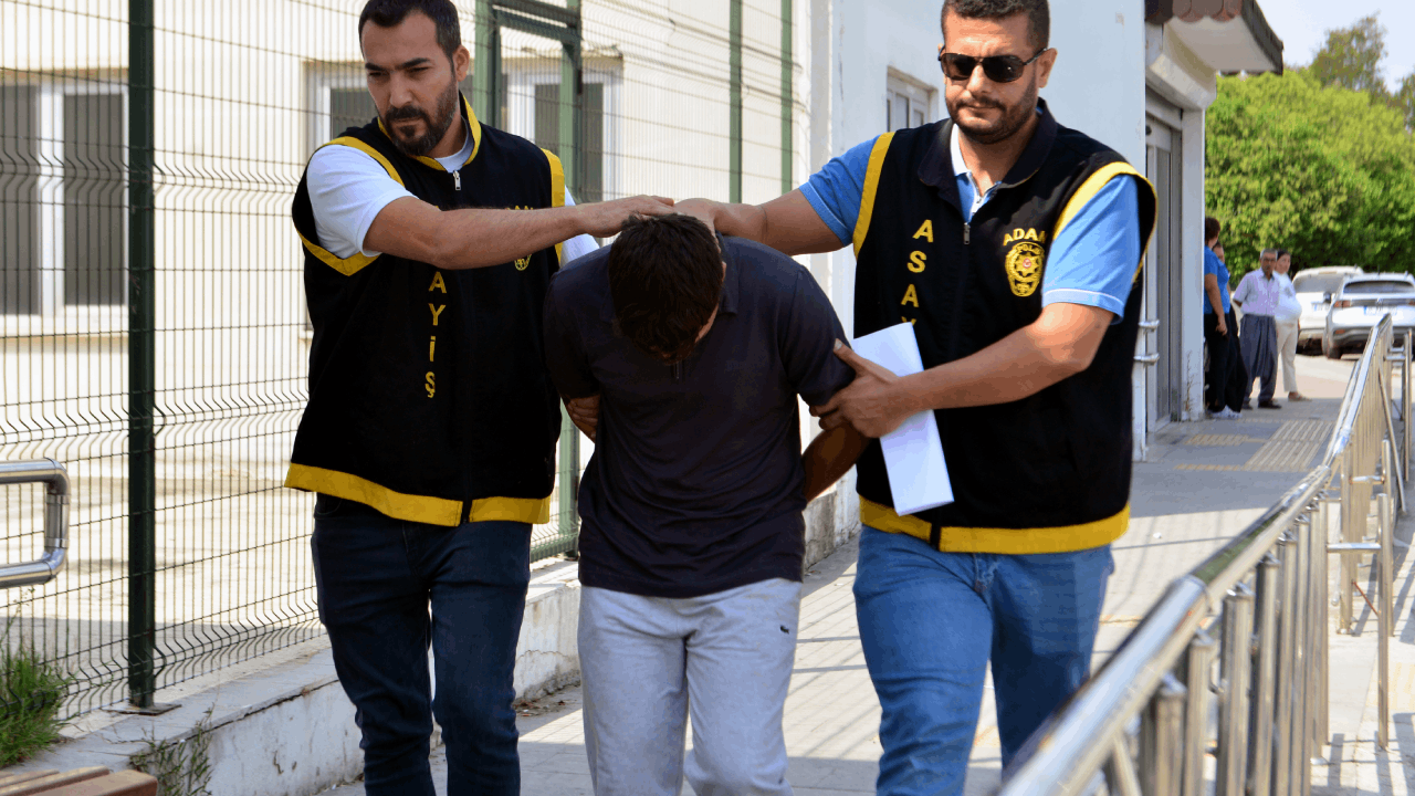 Her şey bir anda oldu: Çocukluk arkadaşını bıçaklayarak öldürdü