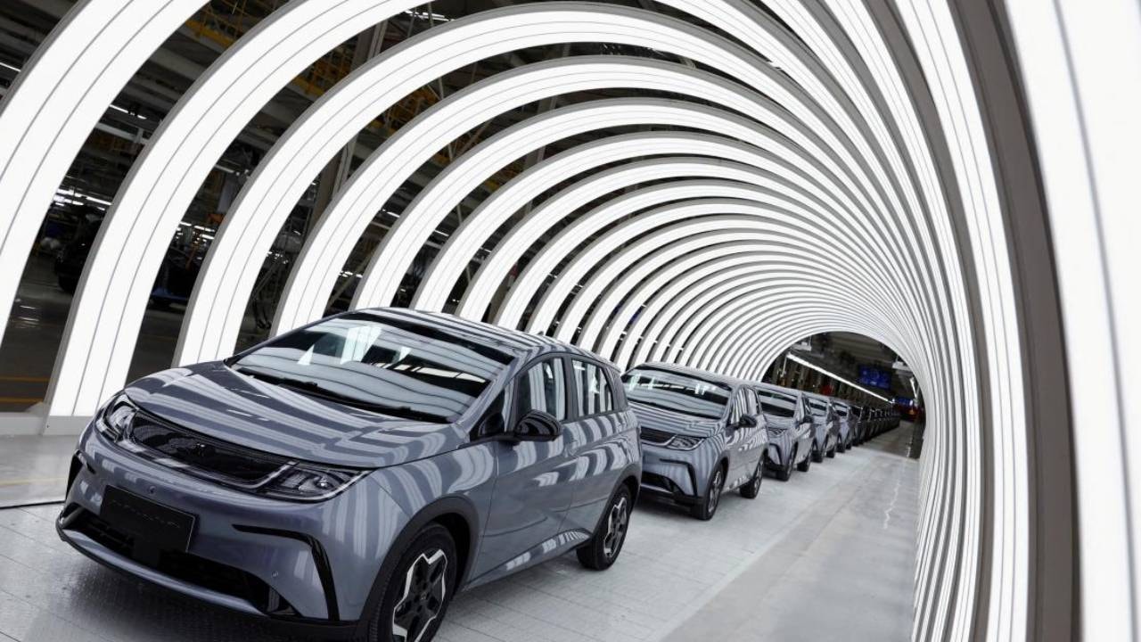 Türkiye'yi beğenmeyen otomotiv devi ülke arayışına girdi