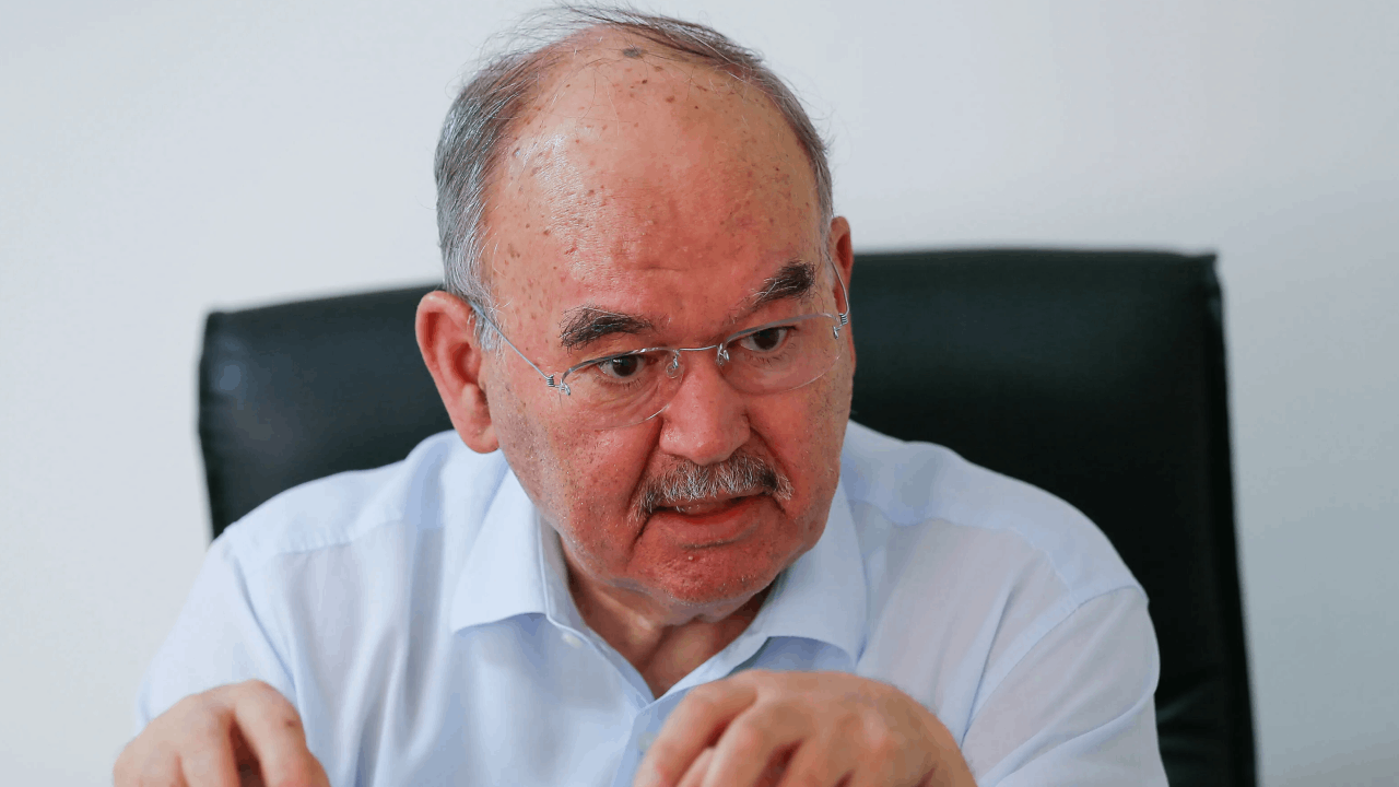 Eski İzmir Büyükşehir Belediye Başkanı hastaneye kaldırıldı