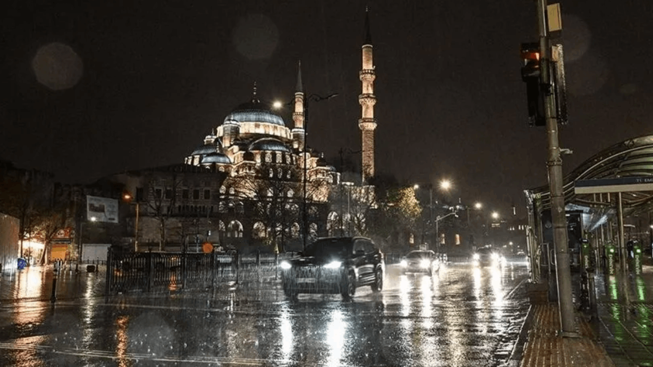 Yarın sabaha dikkat! İstanbul'a gökyüzünden tonlarca su düşecek
