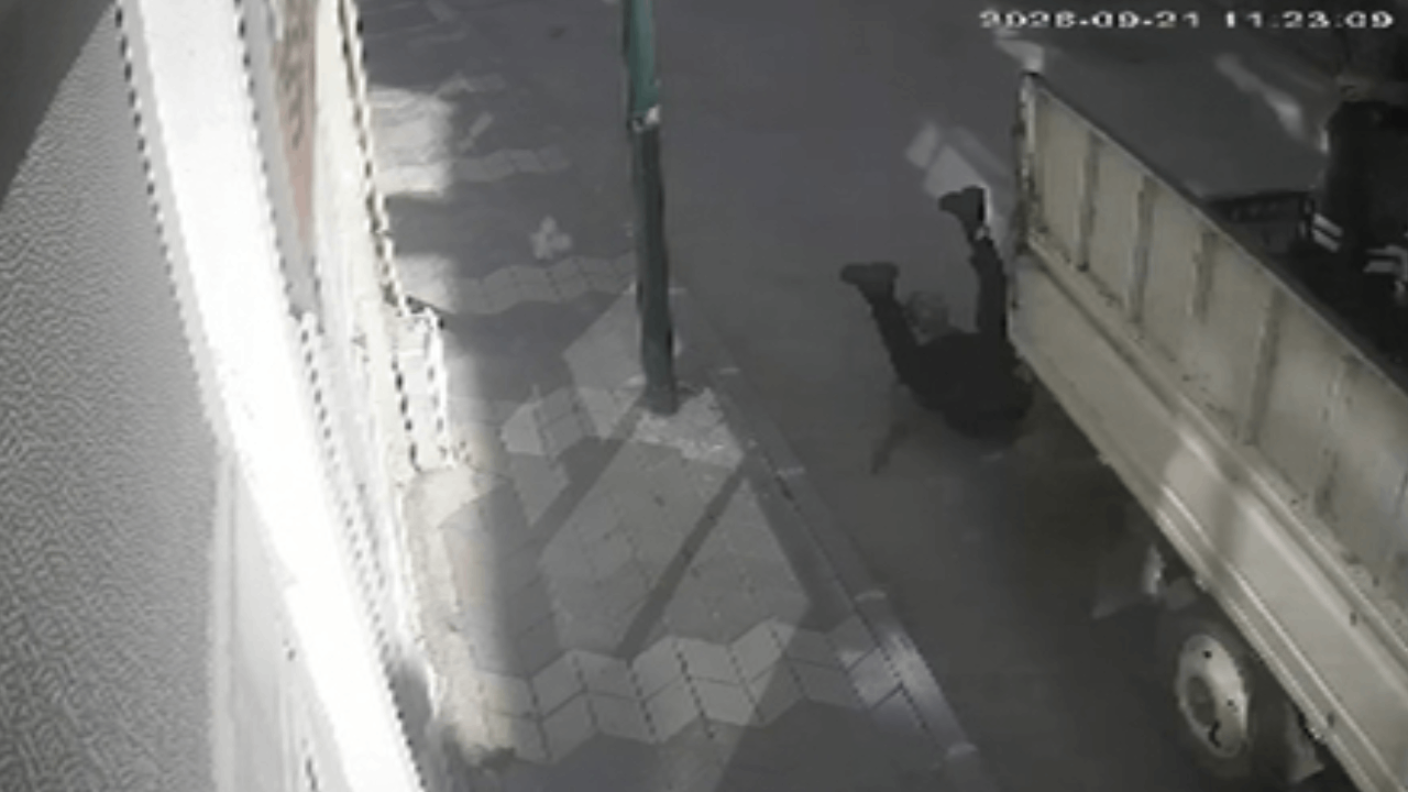 Kasisten geçen kamyonetin kasasından yola düşen kişi yaralandı!