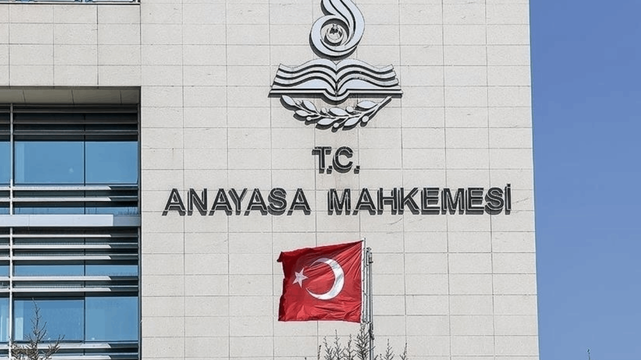 6 aylık iş güvencesine 2 gün kala kovulmuştu: AYM bankanın "kıdem oyununu" bozdu!