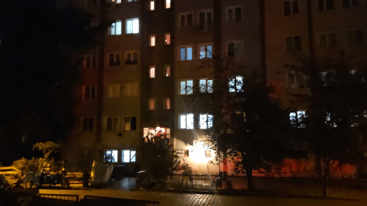 Komşuları ihbar etti, itfaiye kapıyı kırdı: Emekli doktor evinde ölü bulundu